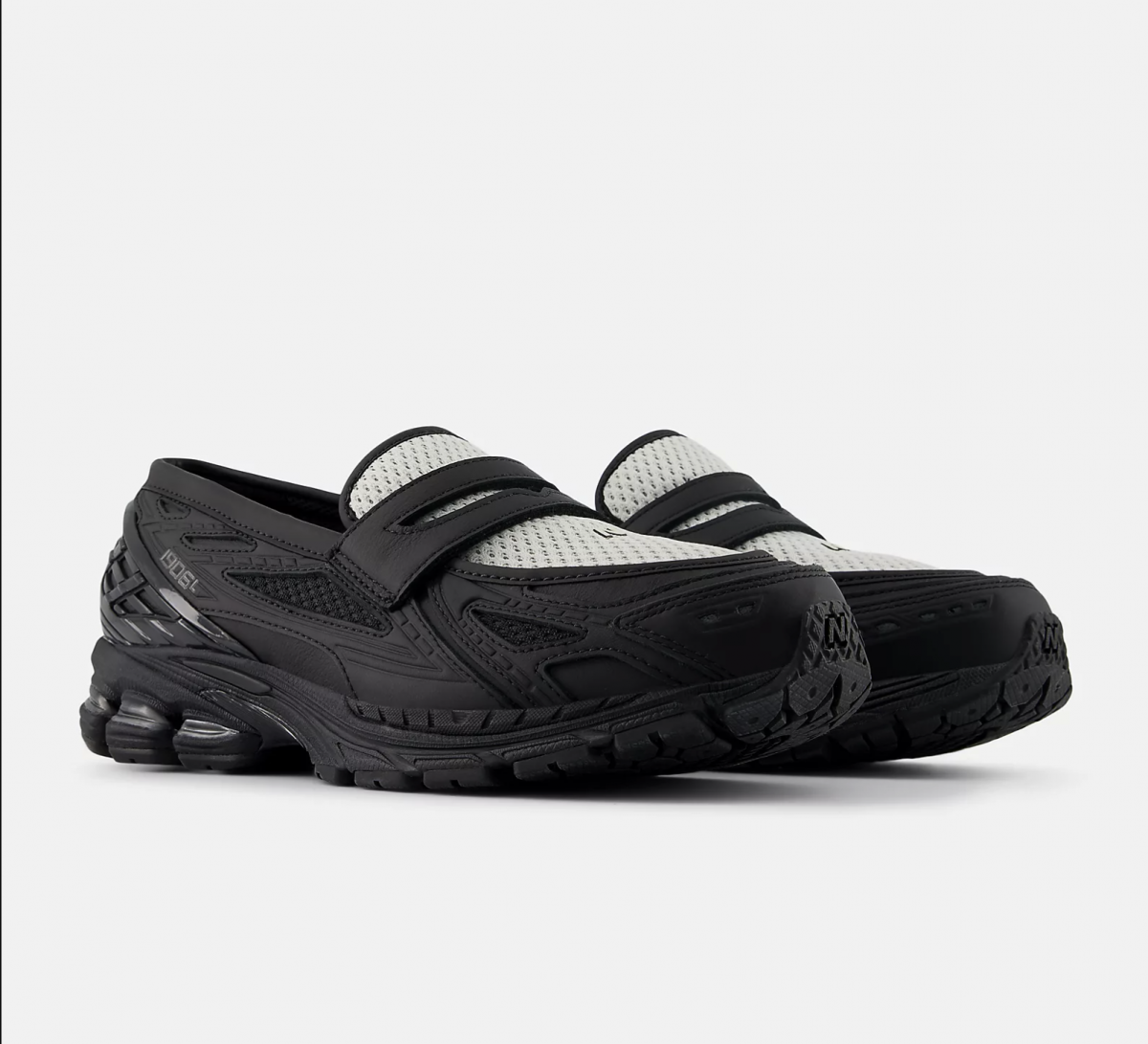 Au pied du futur : sneakers, ballerines et chimères