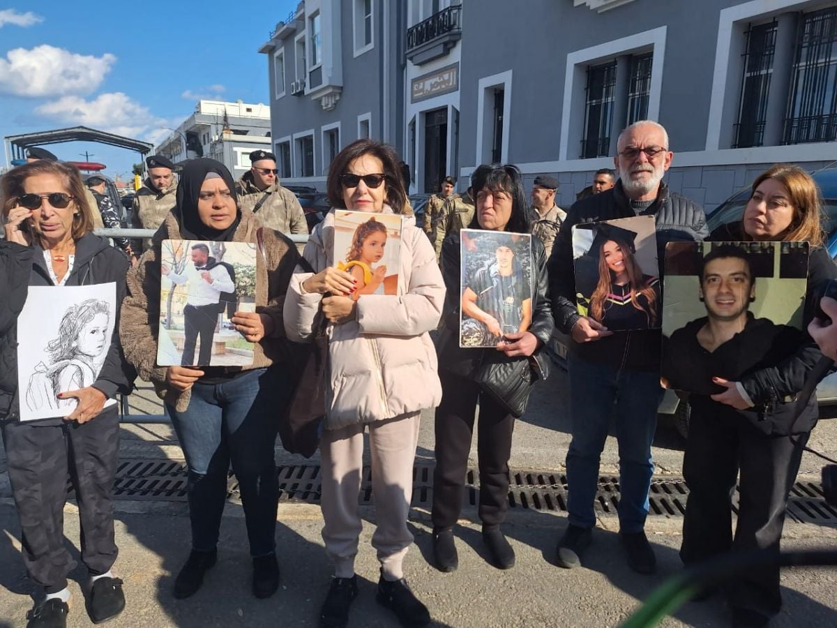 Nomination de Gracia Azzi : la polémique enfle, les proches de victimes du 4-Août dans la rue