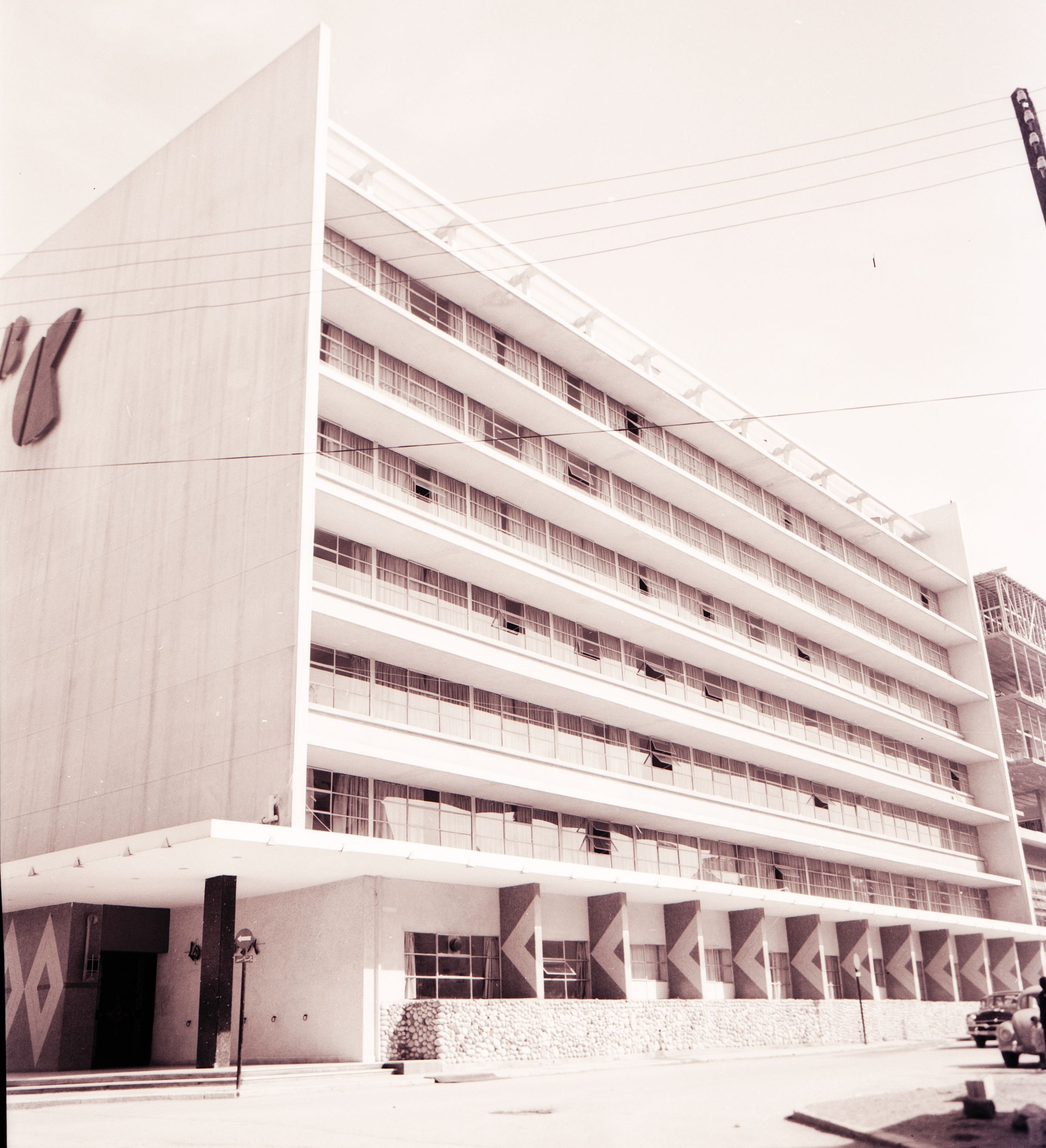 In Beirut The Legendary Commodore Hotel Closes Its Doors For Good L 