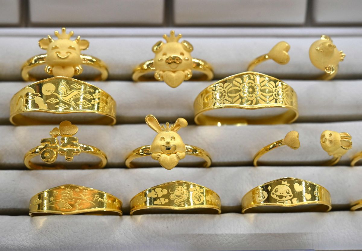 Dollar sinks on yen intervention talk, gold breaks $5,000 