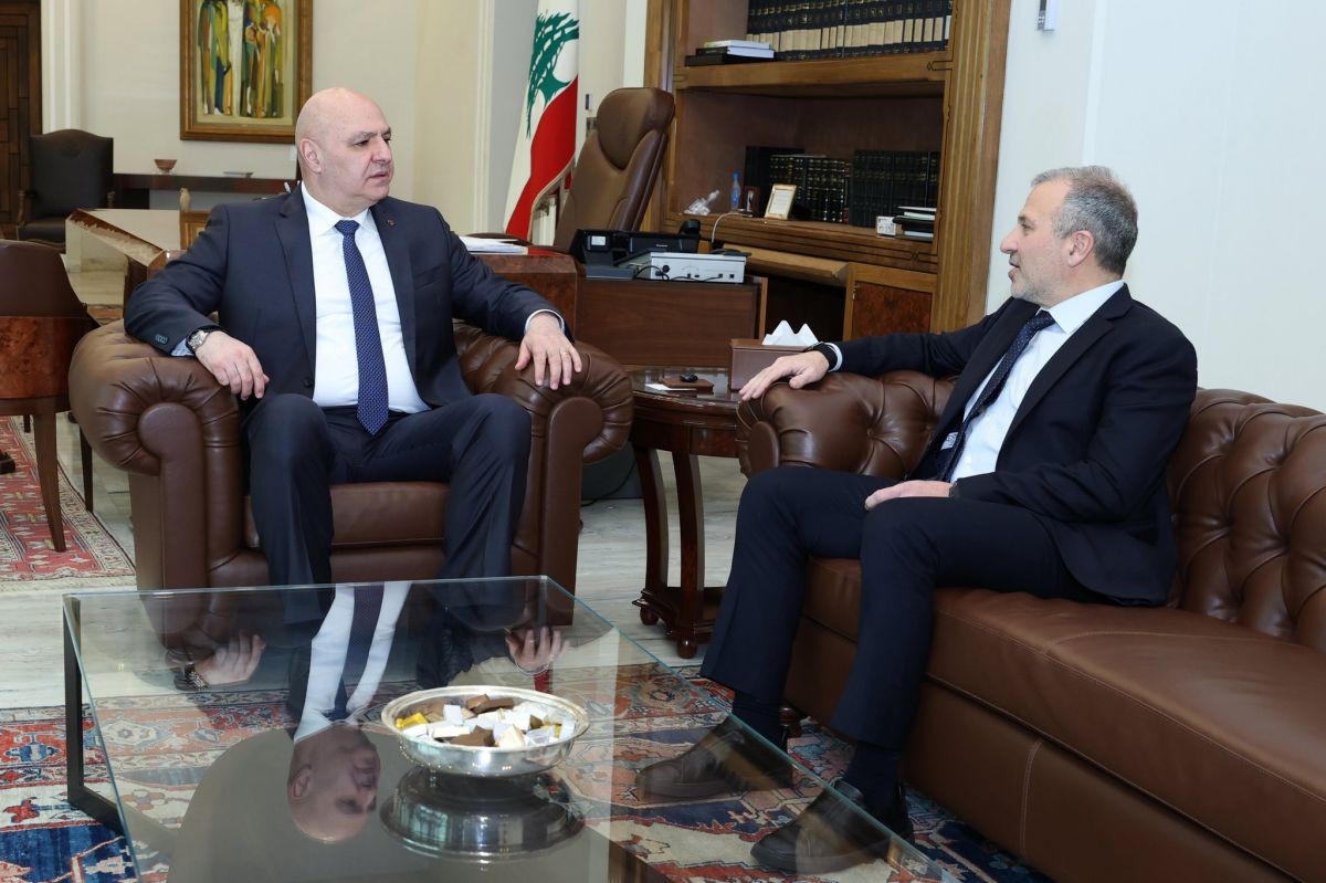 Un mouvement de soutien chrétien se dessine autour de Joseph Aoun face au Hezbollah