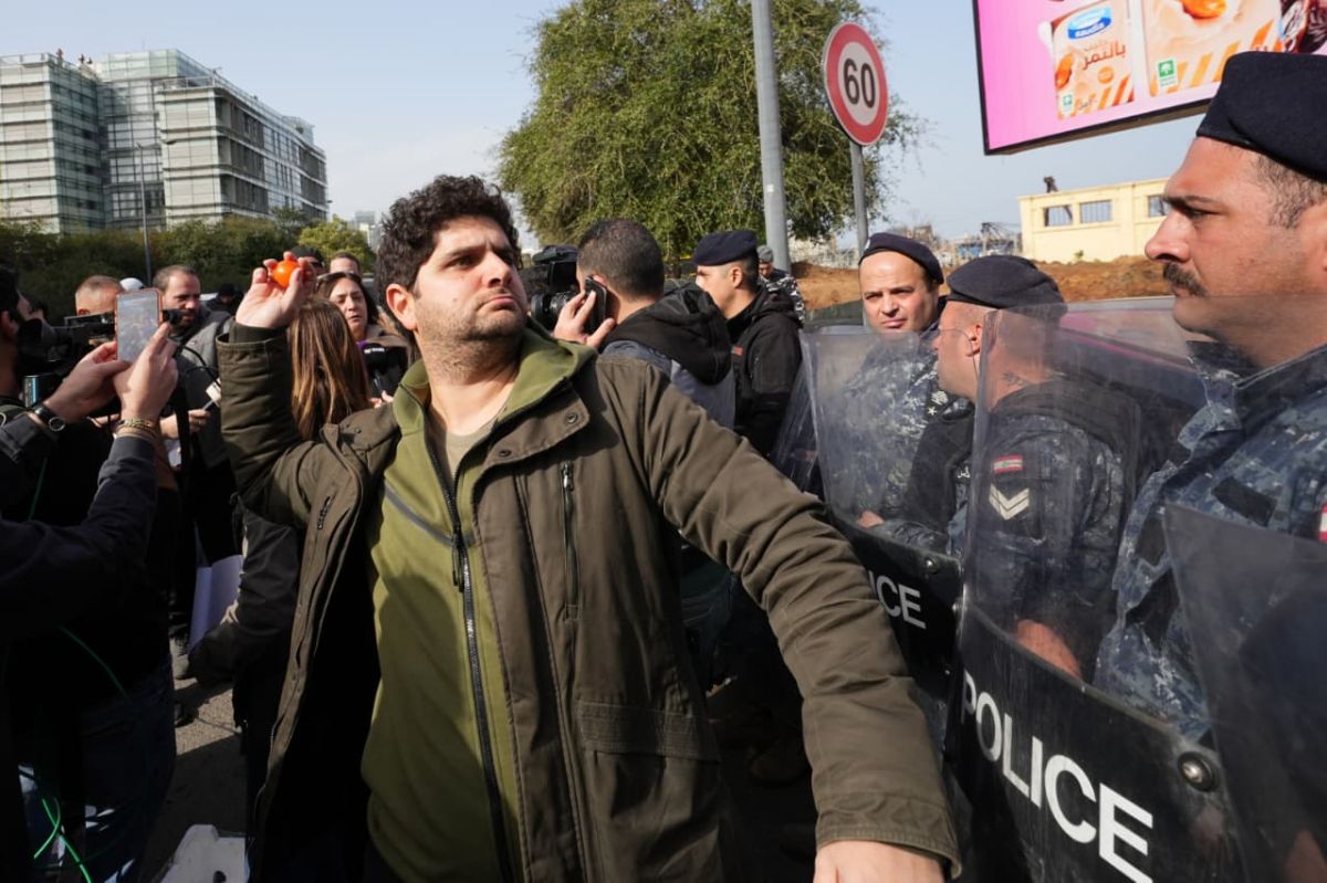 Des familles des victimes de l’explosion au port de Beyrouth manifestent contre la nomination de Gracia Azzi