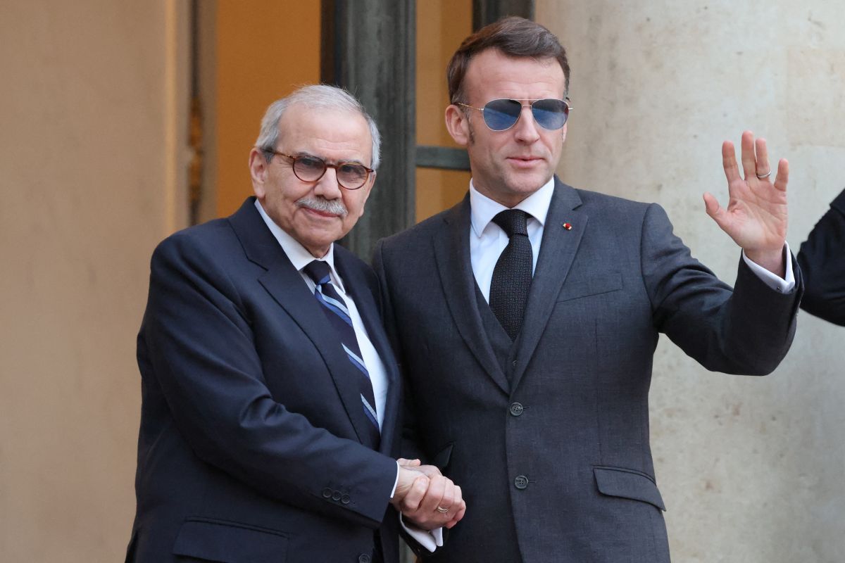 'France stands with Lebanon,' Macron tells Salam in Paris