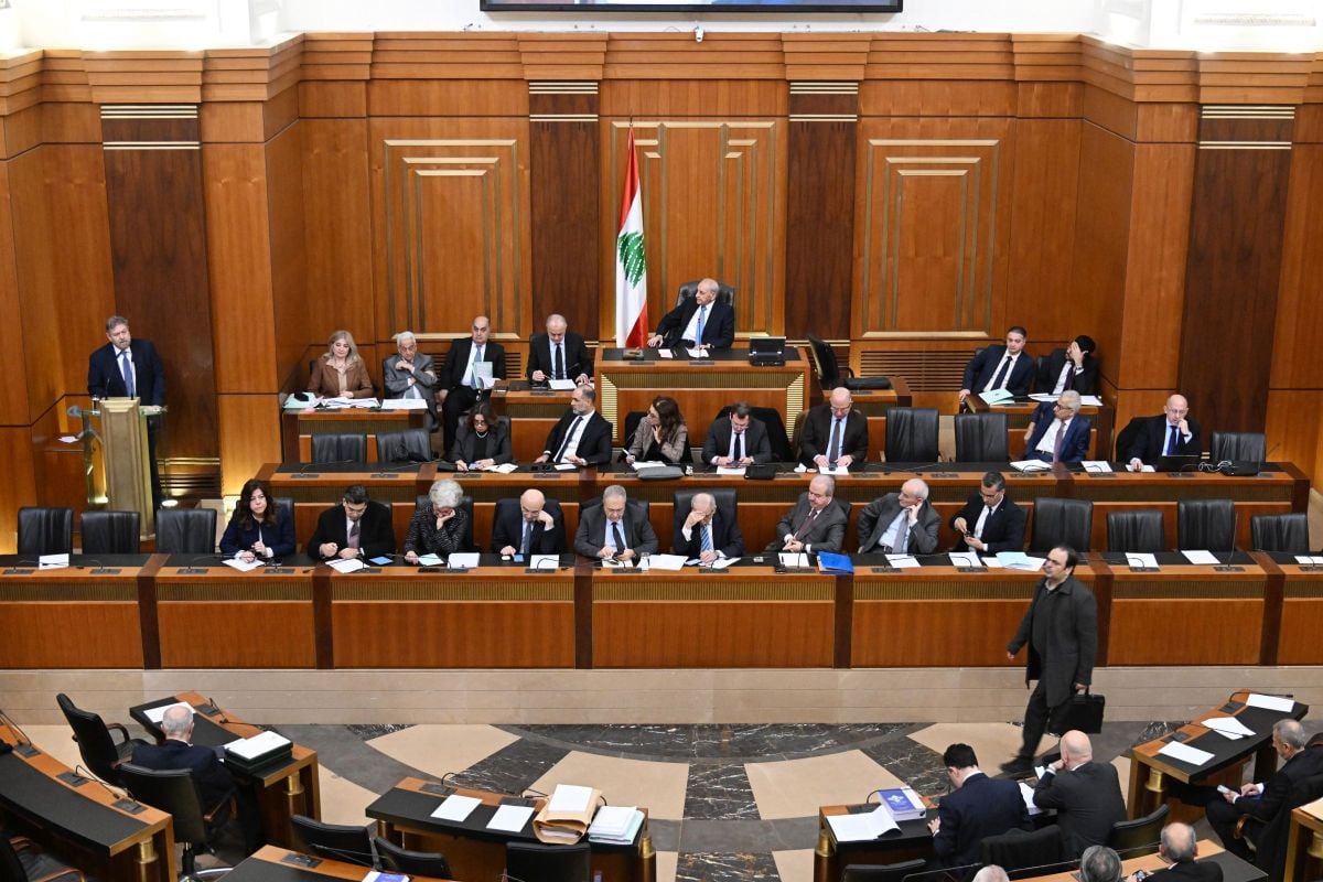 Budget 'flaws' and the electoral law at the heart of debates in Parliament