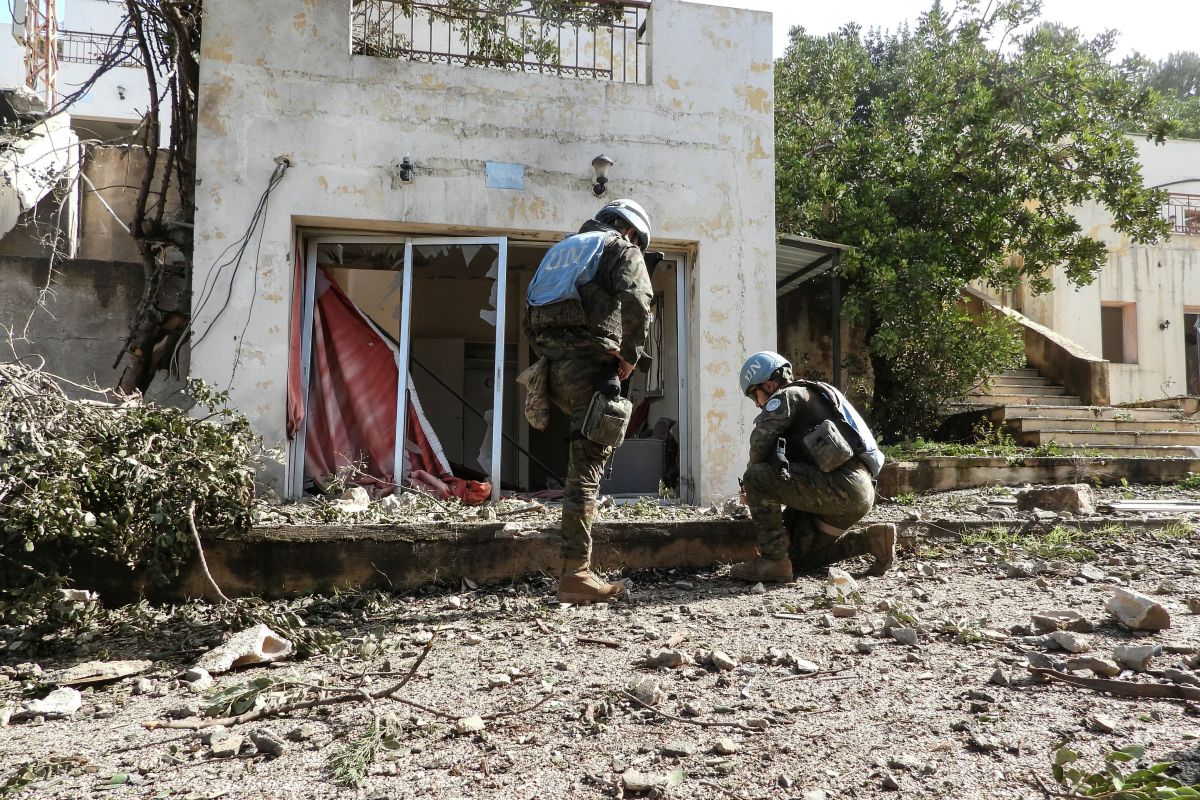 Un homme tué par une frappe israélienne de drone sur le toit d'une maison à Rab el-Thalathine