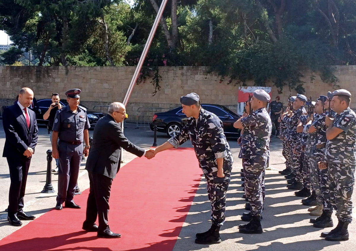 Nawaf Salam en tournée ce week-end au Liban-Sud, une initiative saluée par Ali el-Khatib  