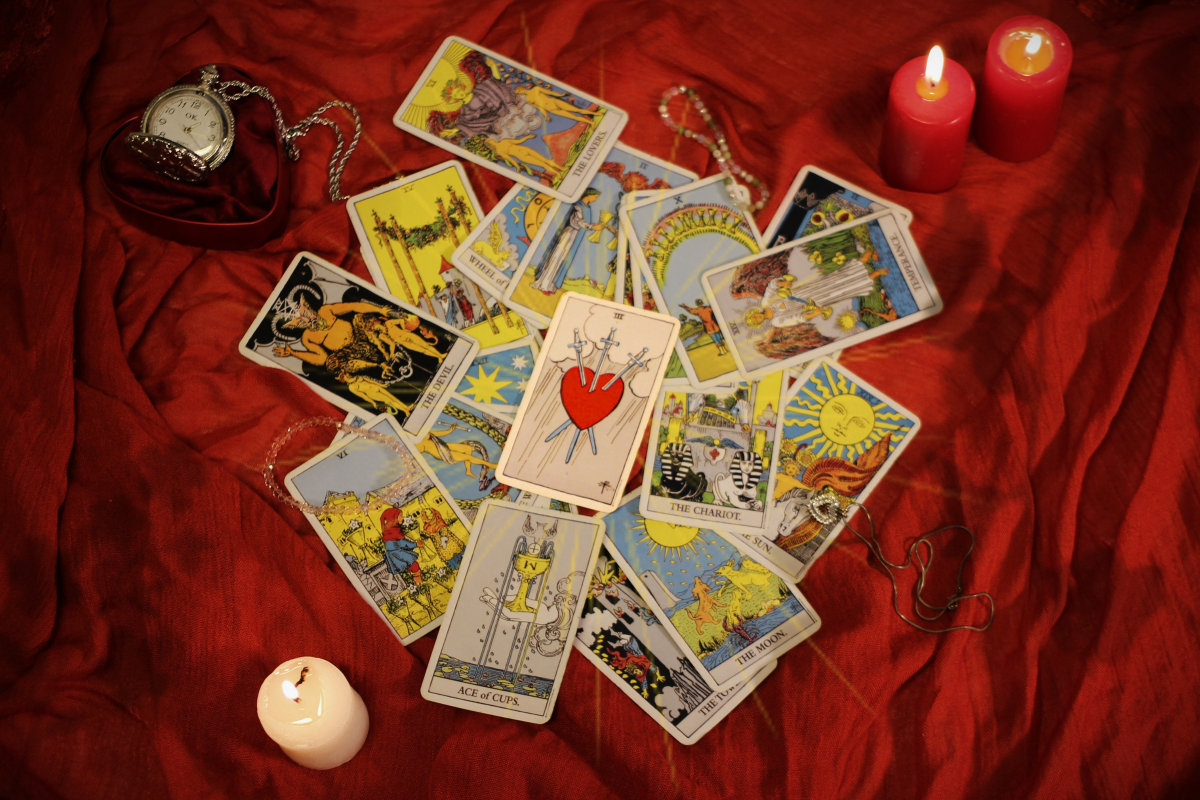 Valentine's Day Tarot: What's in the stars for your love life - L