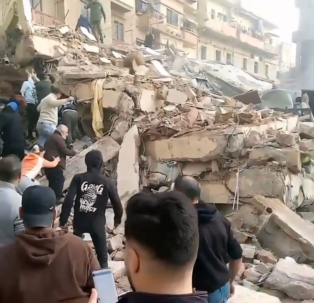 Tripoli in mourning again as anger grows after building collapse kills 14 in Bab al-Tabbaneh
