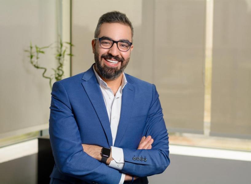 Comment le Libanais Bilal Kassassir est devenu le premier à échanger avec son jumeau IA en direct à la télé
