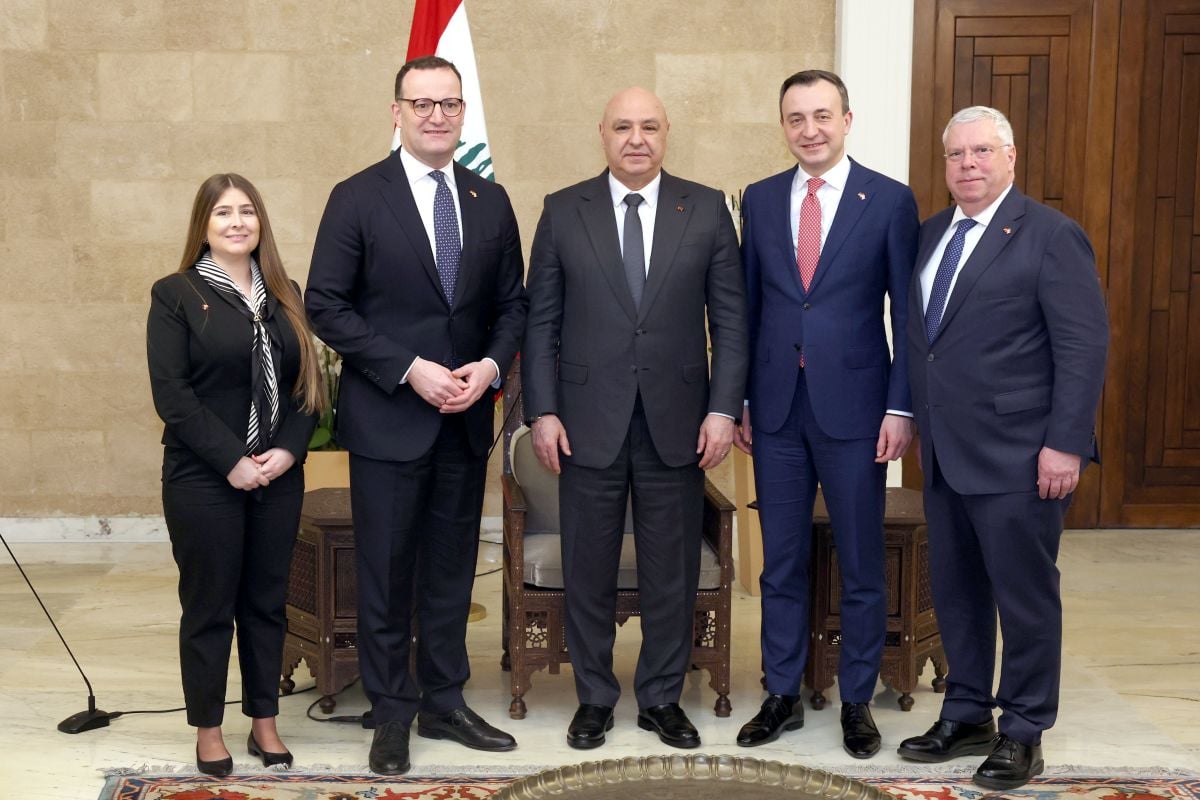« La décision a été prise et le monopole des armes se fait progressivement », assure Aoun
