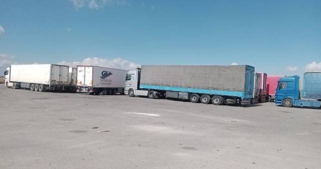 Interdiction d'entrée de camions étrangers en Syrie : des syndicalistes appellent à des discussions urgentes entre Beyrouth et Damas