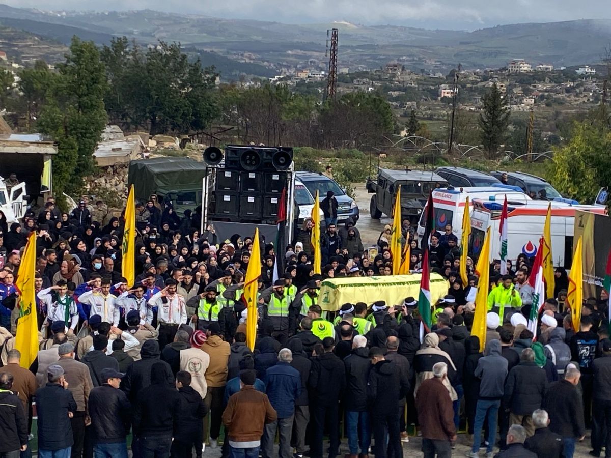 Drones, tirs et incursion lors de funérailles à Aïta el-Chaab : l’armée israélienne « tente d’étouffer toute forme de vie »
