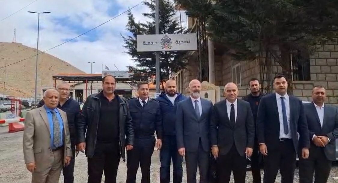 Lebanese-Syrian meeting at border after Syria bans foreign truck transit