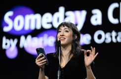 La scénariste et réalisatrice libanaise Marie-Rose Osta prononçant sont discours lors de la cérémonie de remise des prix de la 76e Berlinale, Photo AFP