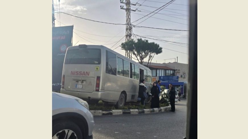 Crash d'un bus transportant des étudiants universitaires à Kfarremmane, pas de blessé