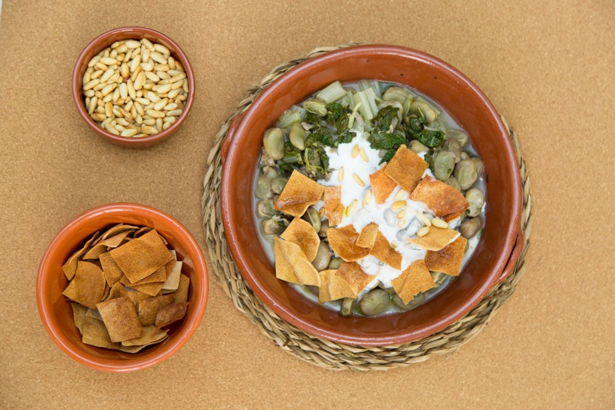 Foul fatteh by Andrée Maalouf (Green fava bean fatteh)