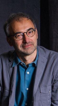 Valerio Jalongo, réalisateur de « Wider Than the Sky », présenté au BAFF : un cinéaste qui explore les frontières entre intelligence artificielle, conscience et poésie. Photo Anne Colliard