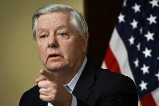 Lindsey Graham exhorte Trump à ignorer les voix qui appellent à ne pas frapper l’Iran