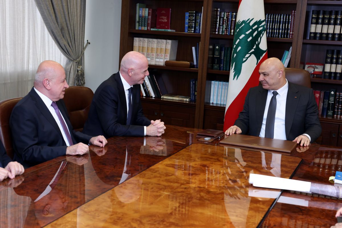Infantino à Baabda : discussions sur la construction d'un stade de football modernisé 
