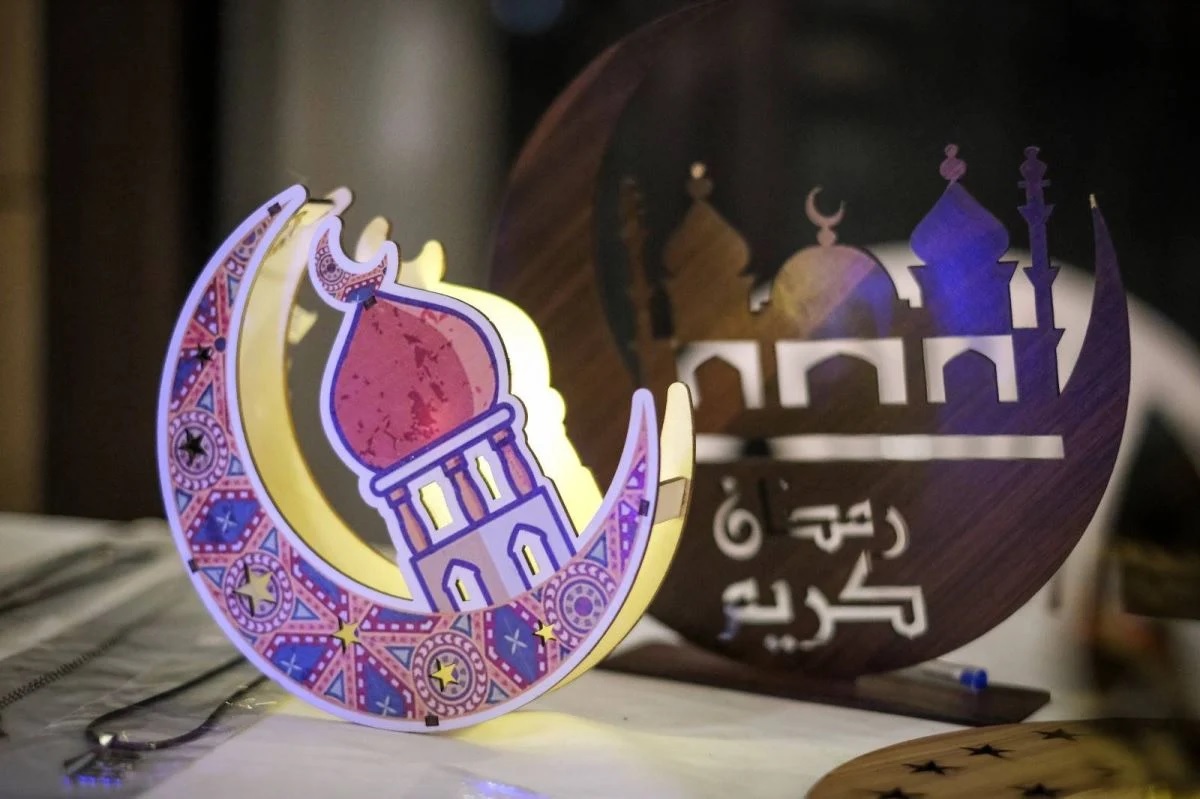 February Letering Fadlallah and Deriane say first day of Ramadan will fall on Feb. 18 - L ...