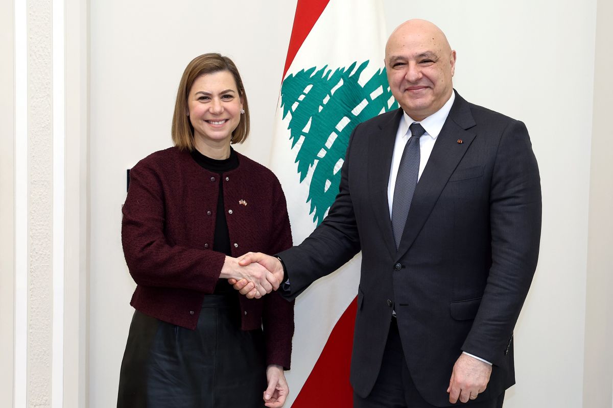 Une sénatrice américaine en tournée à Beyrouth reçue par Aoun et Haykal

