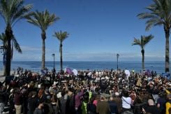 Les premiers bombardements en Iran venaient d’avoir lieu samedi matin : sur la corniche de Aïn el-Mreissé, l’Orchestre des Jeunes de Yerevan jouait la « Cinquième » de Beethoven sous un ciel bleu irréel, comme une parenthèse musicale au cœur de la tourmente. Photo al-Bustan Festival