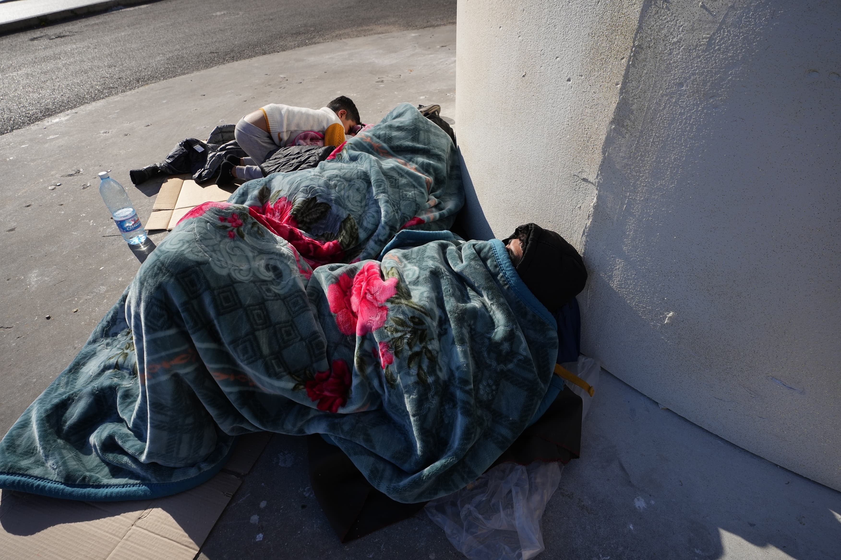 D'autres doivent dormir à même le sol, dans le centre-ville de la capitale, comme au plus fort de la précédente guerre entre septembre et novembre 2024. Photo Mohammad Yassine/L'Orient-Le Jour