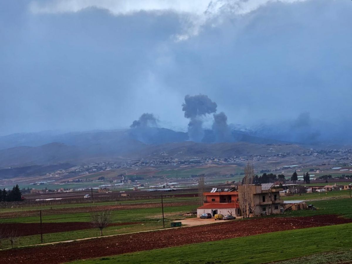 La Békaa à nouveau sous le feu : deux morts, huit bases du Hezbollah touchées selon l’armée israélienne 
