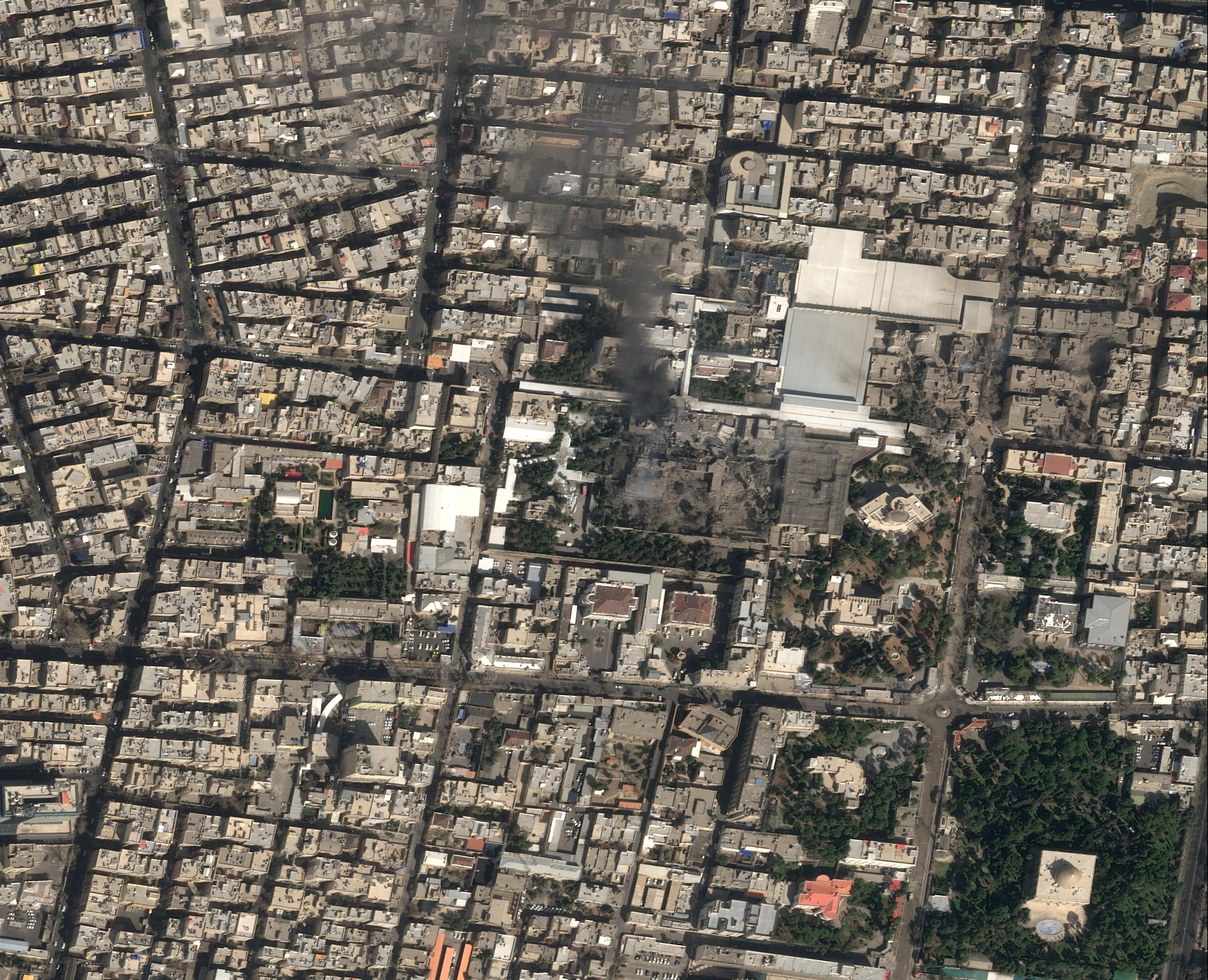 But also, and above all, the compound where Supreme Leader Ali Khamenei resides, in Tehran. Strikes also hit, according to Iranian media, the cities of Isfahan, Qom, Karaj, Kermanshah, Minab, Lorestan, and Tabriz, in all corners of the country. Pleiades Neo (c) Airbus DS 2026/Handout via REUTERS