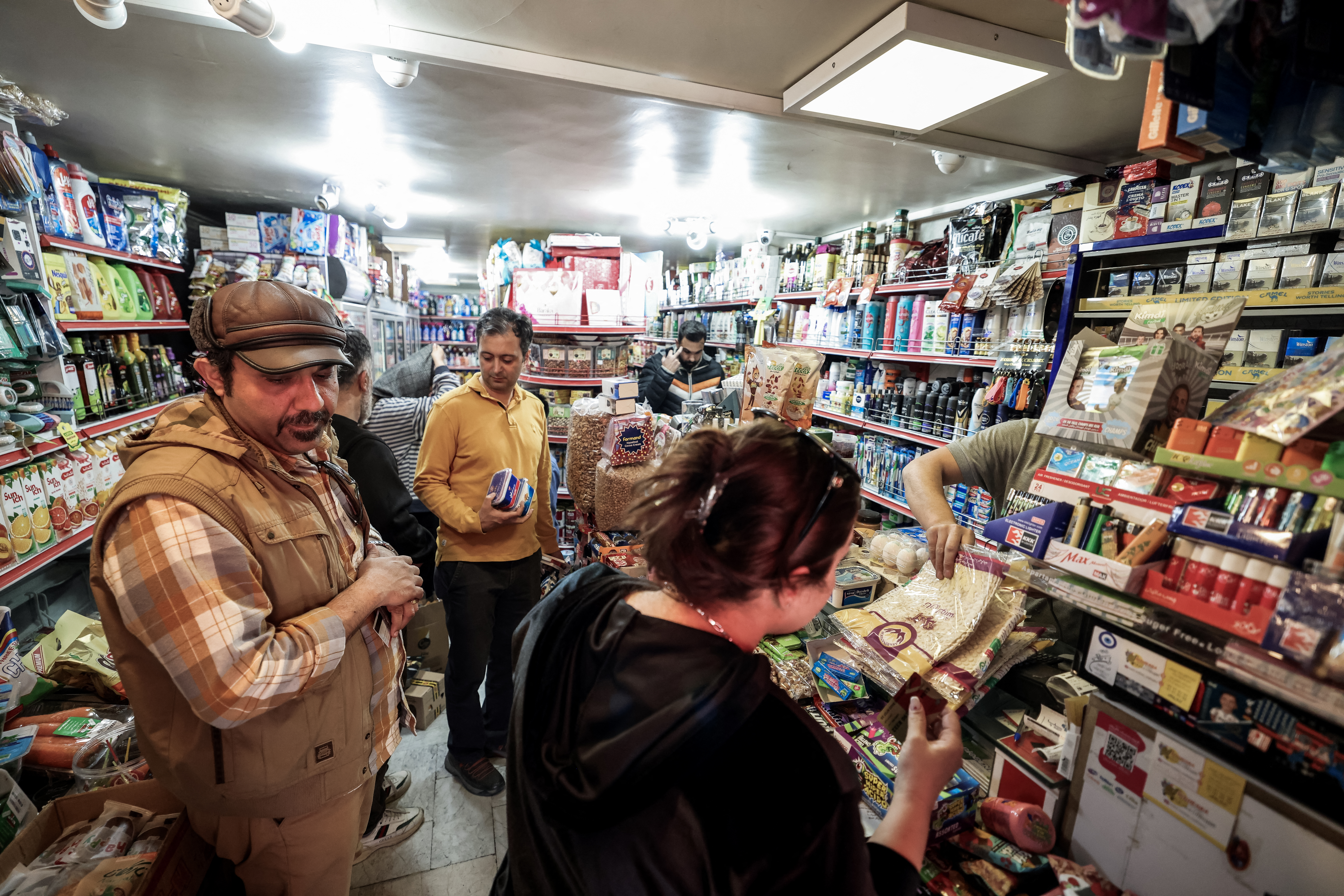 The offensive, massive, sows panic among the population in Tehran. Atta KENARE / AFP