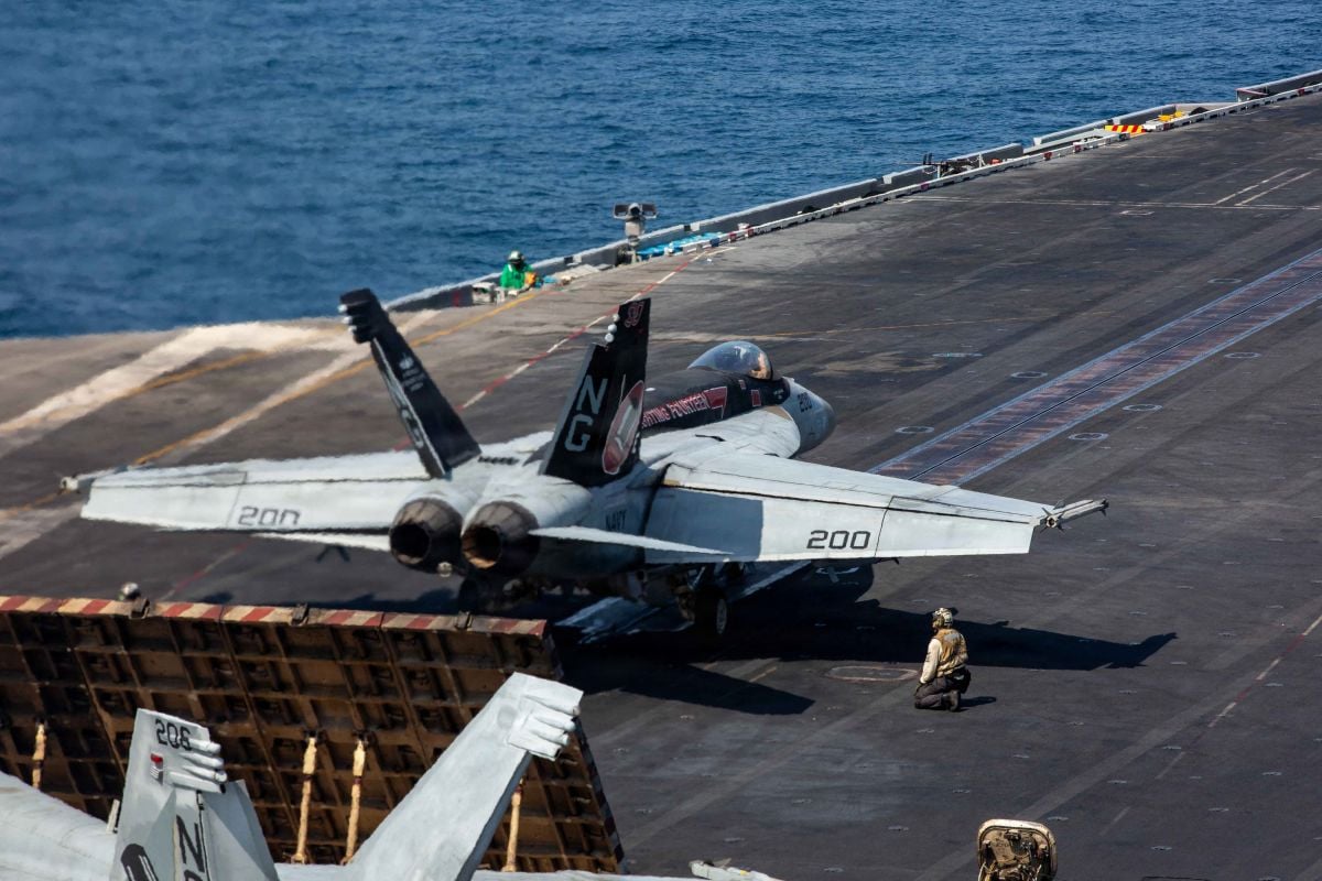 Des drones iraniens auraient atteint le porte-avions US Abraham Lincoln, selon la télévision d'Etat iranienne 