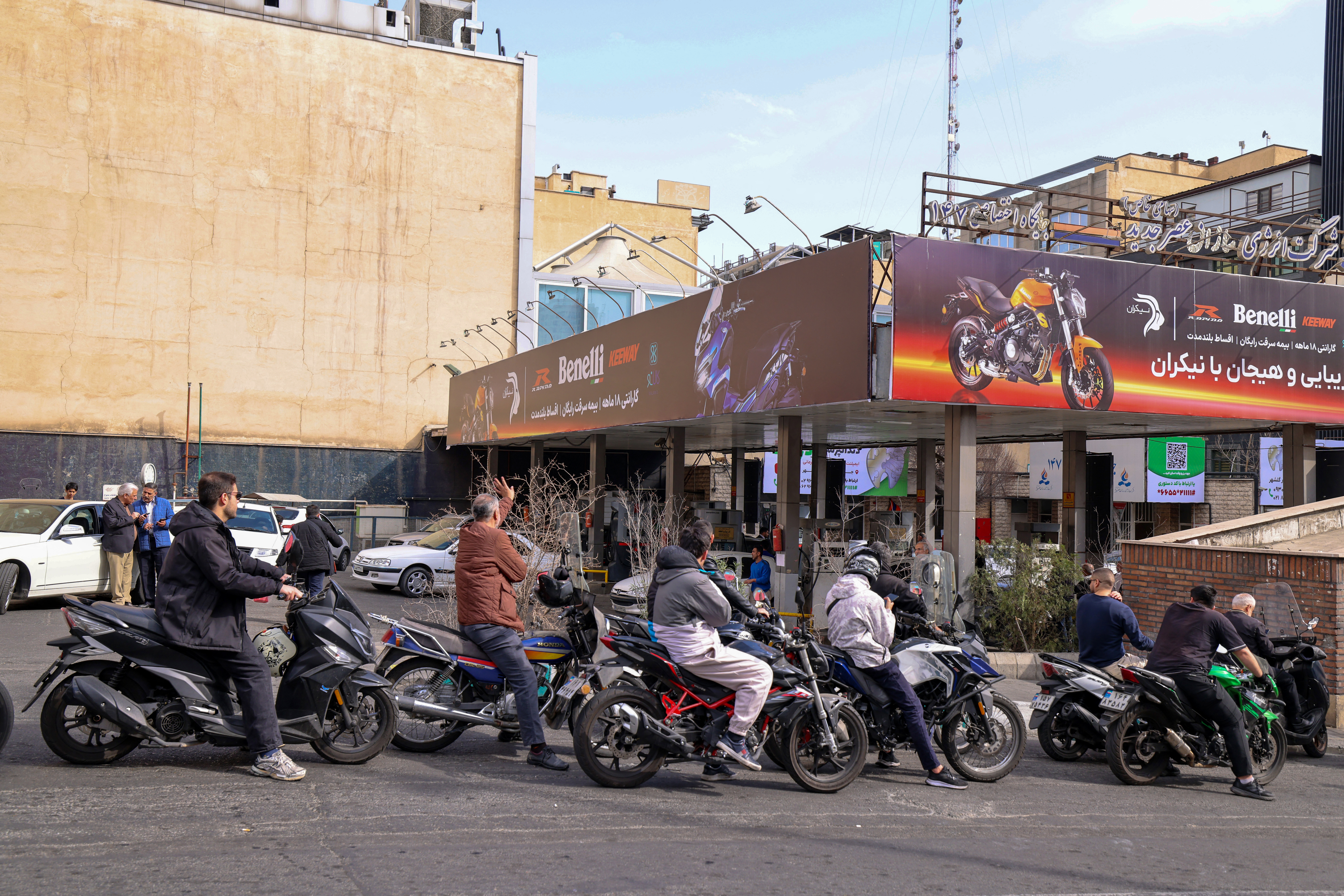 Shortly after the strikes began, gas stations in Tehran were stormed. Atta KENARE / AFP