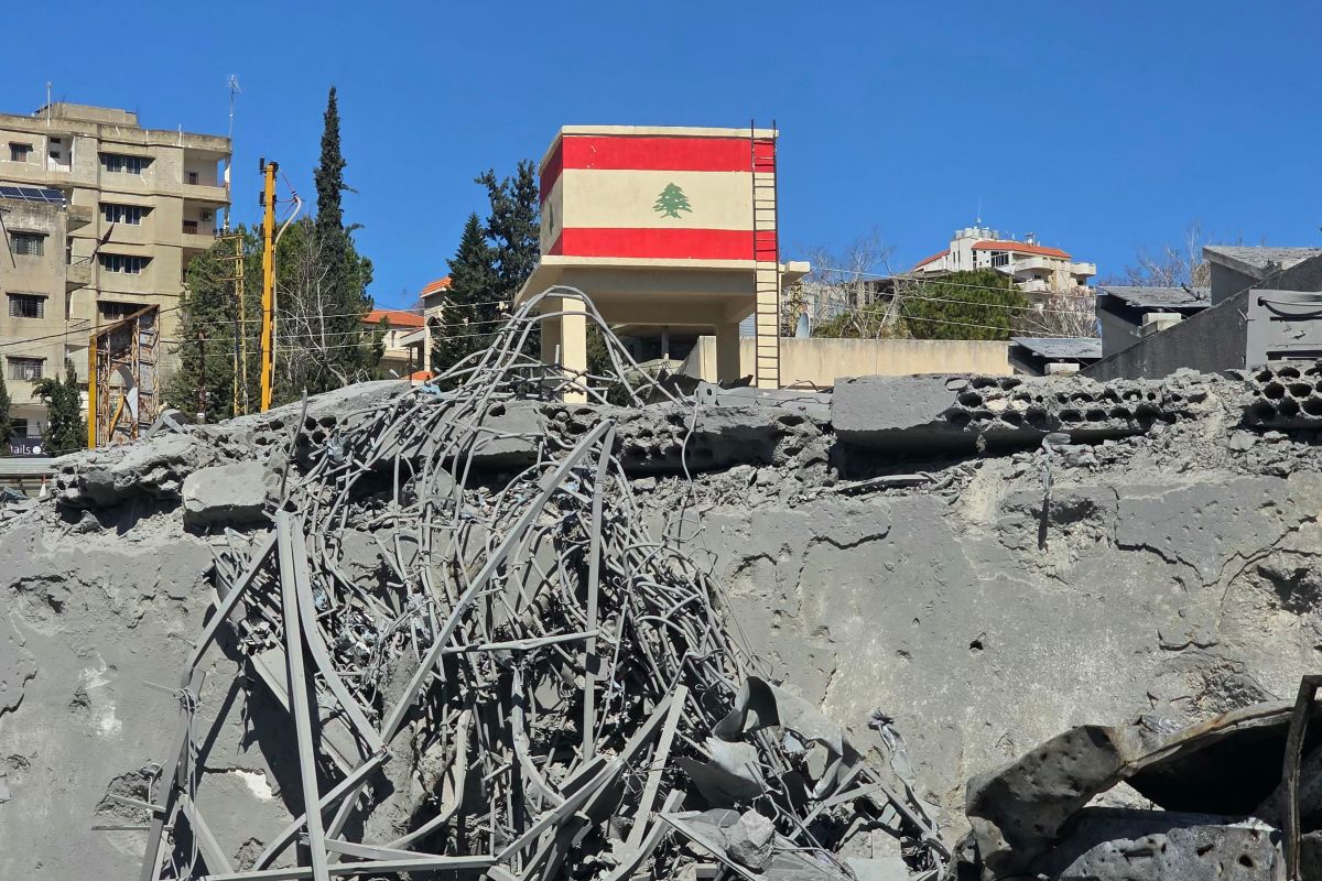 Lebanon: Macron pushes for cease-fire, meets Israeli rejection