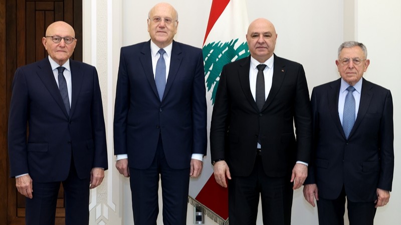 A Baabda, les anciens Premiers ministres expriment « leur soutien complet » à Aoun et Salam