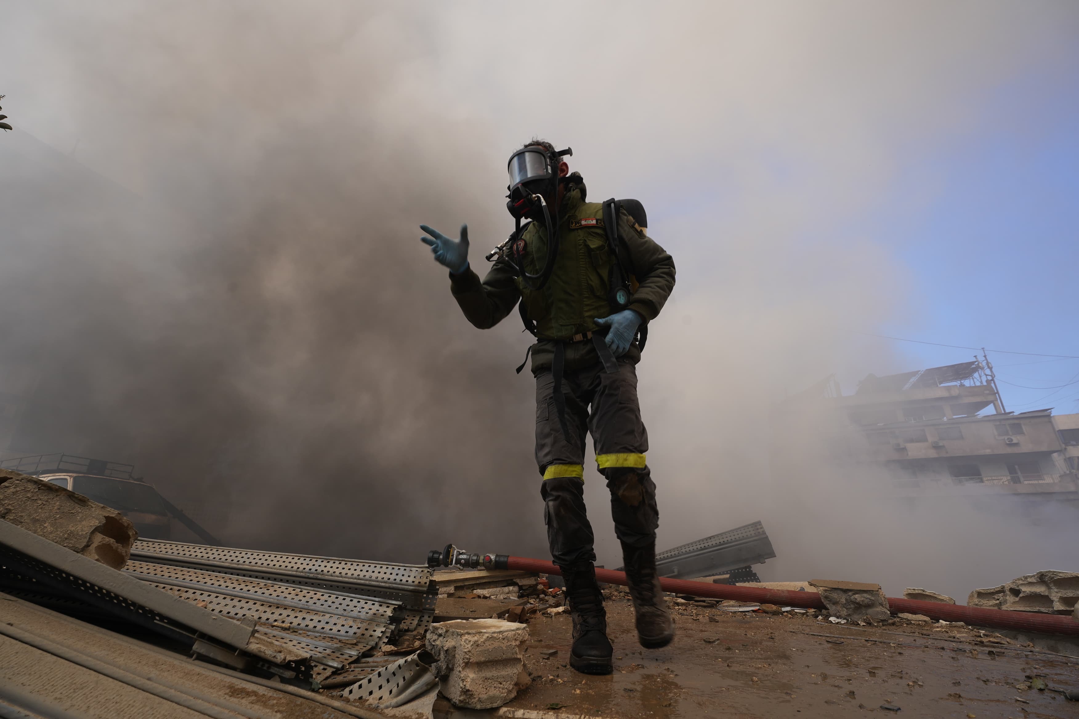 Faced with toxic smoke, firefighters deployed heavy equipment. (Credit: Mohammad Yassine/L’Orient Today)