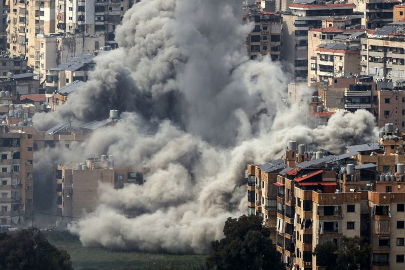 Frappe israélienne à proximité de l'ambassade d'Iran, à Bir Hassan ; combats en cours à Khiam entre le Hezbollah et l'armée israélienne | Direct