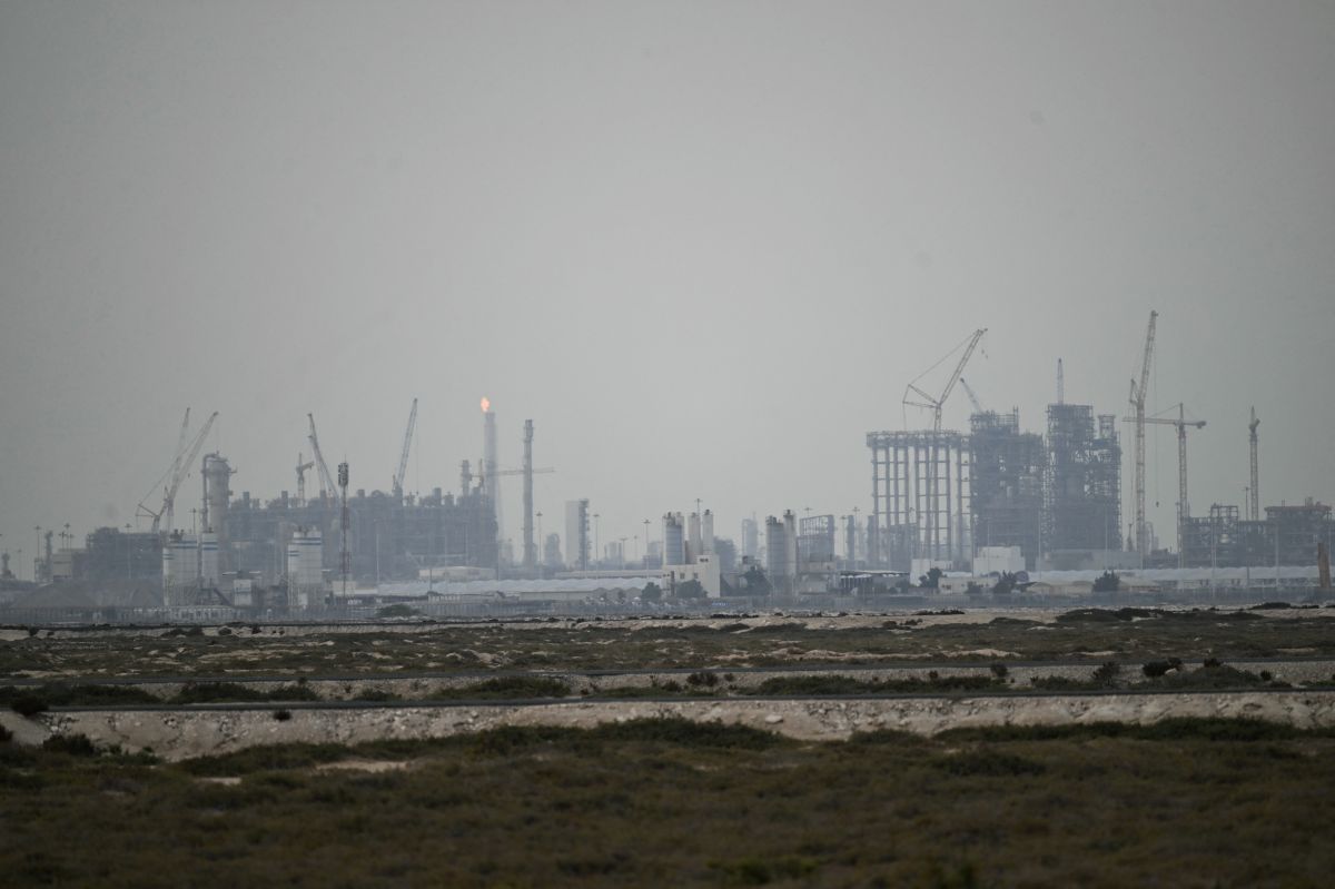 Qatar warns war will force Gulf to stop energy exports within weeks