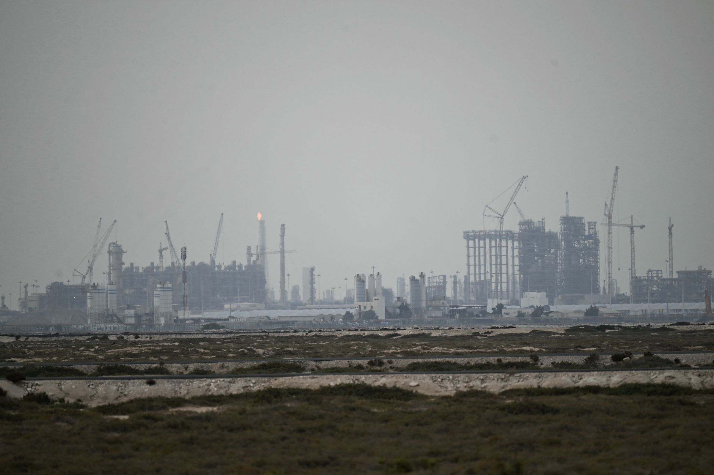 Qatar warns war will force Gulf to stop energy exports within weeks - L ...