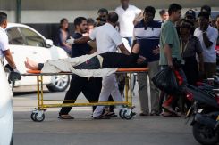 L'évacuation, au Sri Lanka, des marins iraniens blessés lors du torpillage d'une frégate iranienne, le IRIS Dena, dans l'Océan indien, par un sous-marin américaine, le mercredi 4 mars 2026. REUTERS/Thilina Kaluthotage