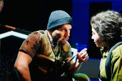 Jalal al-Shaar, le « Amid », franc-tireur, et Gaelle Ayle, la milicienne dénommée Aspirine : deux excellents acteurs. Photo Joe Khoury