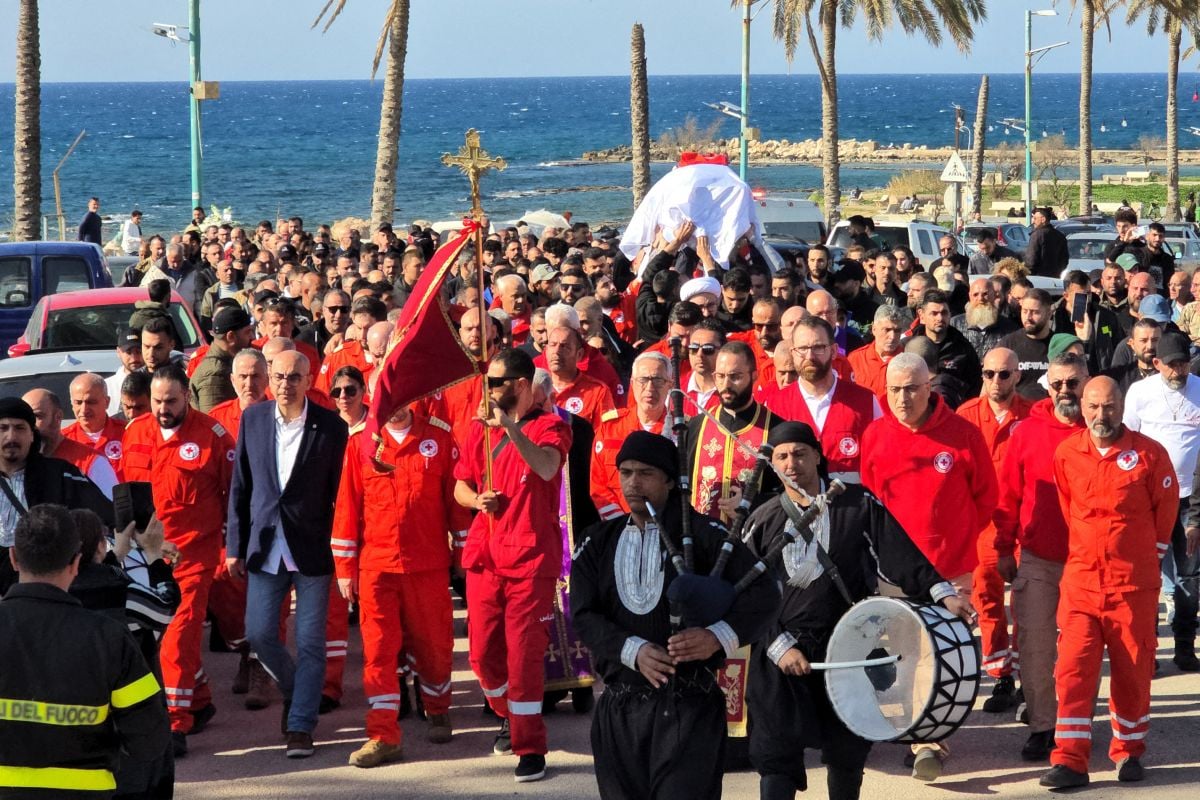 Funérailles à Tyr de Youssef Assaf, ambulancier de la Croix-Rouge libanaise tué dans une frappe israélienne