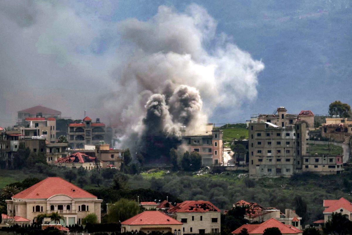 Après ses menaces, l'armée israélienne frappe deux ponts traversant le Litani