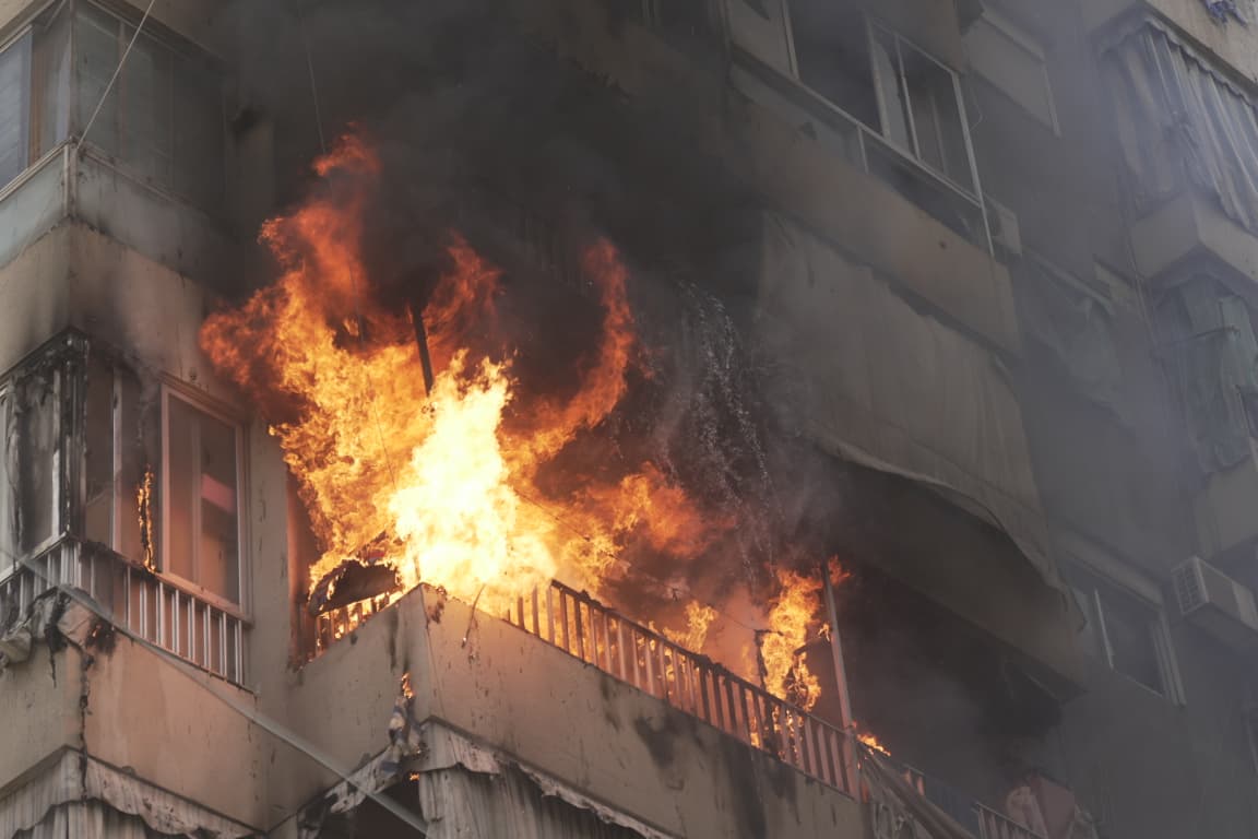 Shortly after 8 a.m., the last strike targeted an apartment in the Zoqaq al-Blat neighborhood. (Credit: Mohammad Yassin/L’Orient Today)