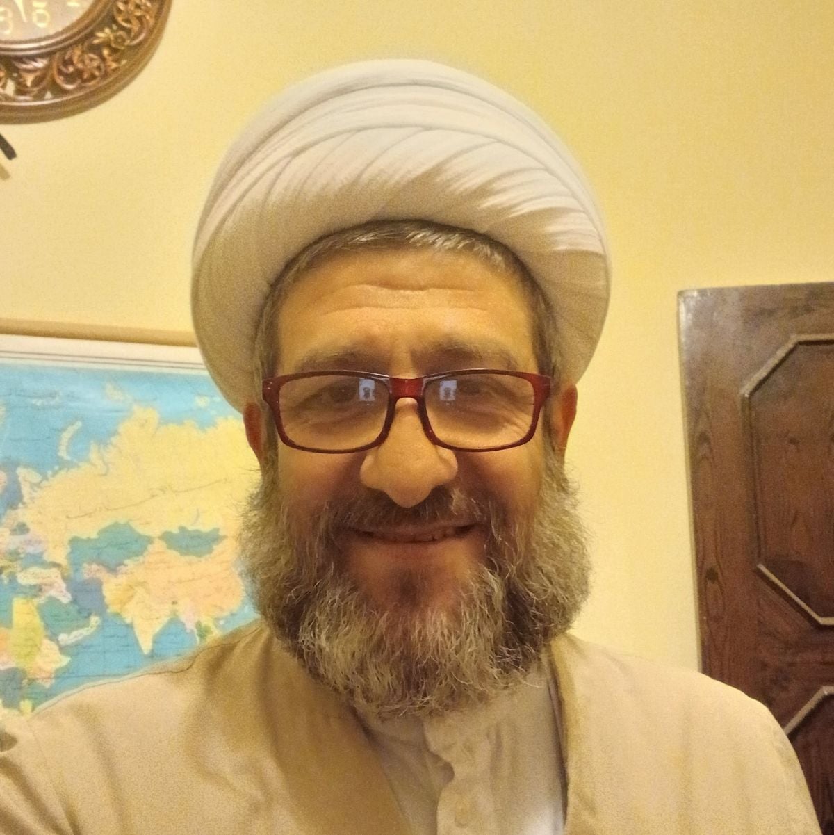 « Une tentative d’assassinat » : Un cheikh opposant au Hezbollah accuse le parti d’avoir tiré sur son domicile
