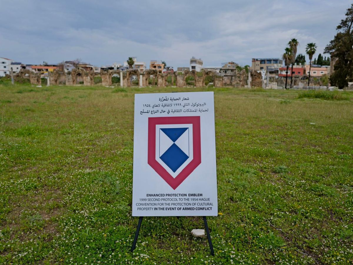 Un « bouclier bleu » posé devant un site archéologique à Tyr, où la population craint d'être « coupée du reste du Liban »
