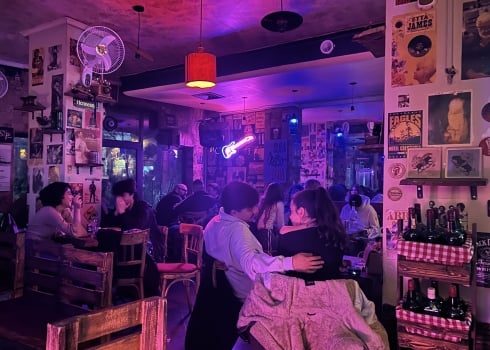 « Ici, il y a des mosquées, des églises et des boîtes de nuit » : à Damas, le refus du décret antialcool
