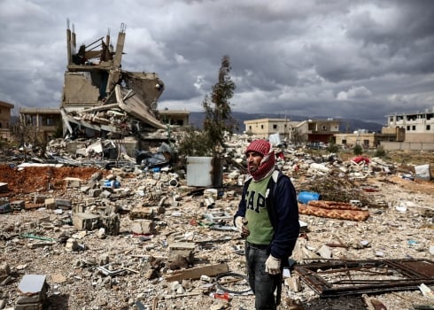 Deux morts dans une frappe israélienne à Bchamoun, dans le Mont-Liban, des stations service bombardées dans le Sud, un habitant de Halta capturé par Israël | Direct