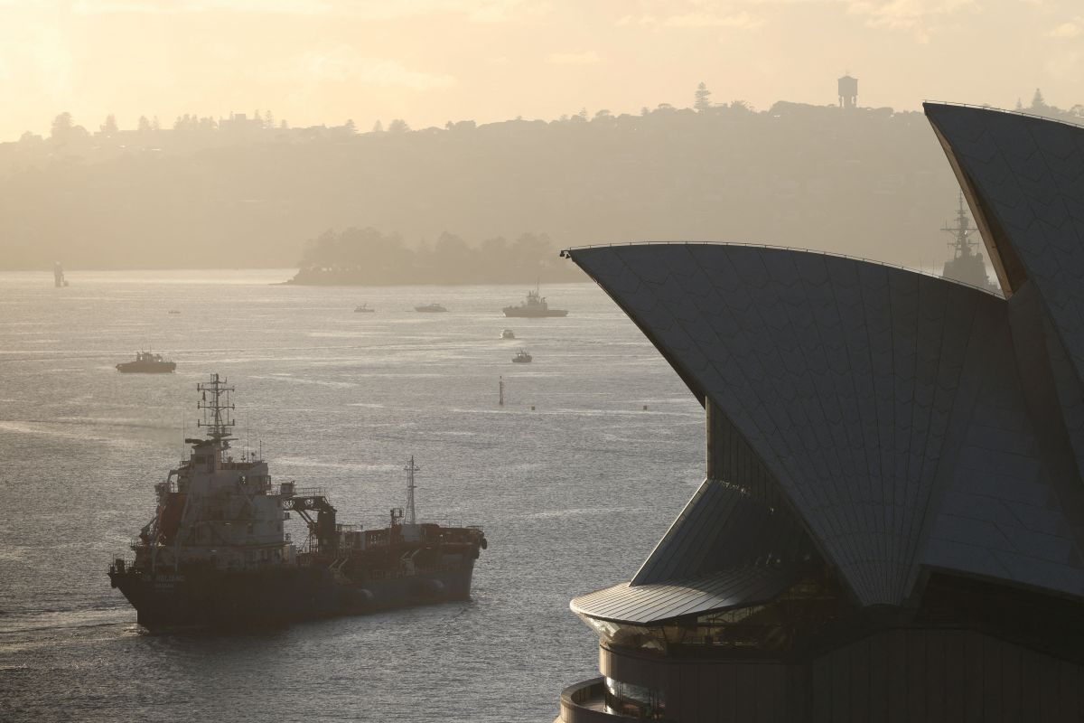 Australia to temporarily restrict Iranian visitor visa holders from travelling