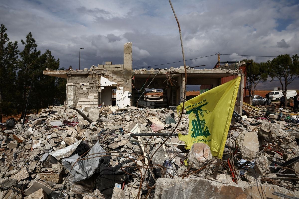 Israel advances in its of invasion of south Lebanon, strikes bridges