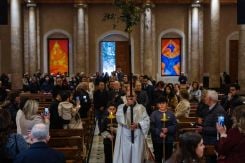 Des fidèles assistent à une procession du dimanche des Rameaux à la cathédrale maronite Saint. Photo Dimitar DILKOFF/AFP